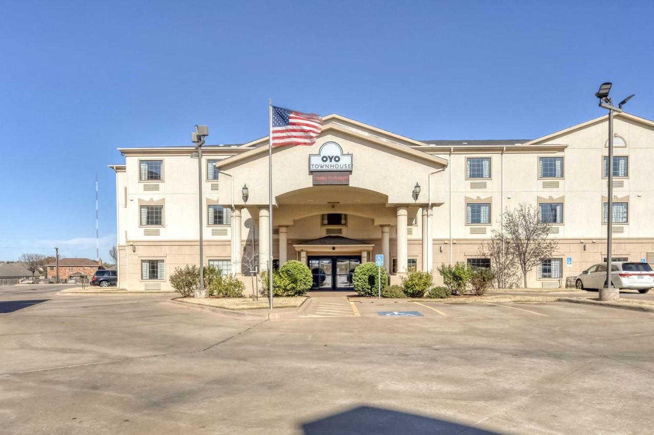 Oyo Townhouse Wichita Falls West Esterno foto